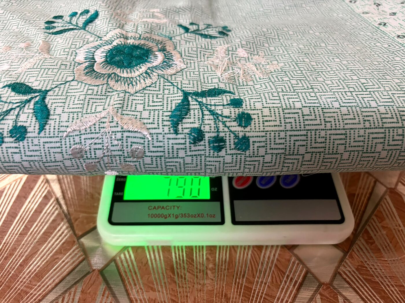 Maytrika premium 100% cotton queen bedsheet on weighing scale showing 790 grams