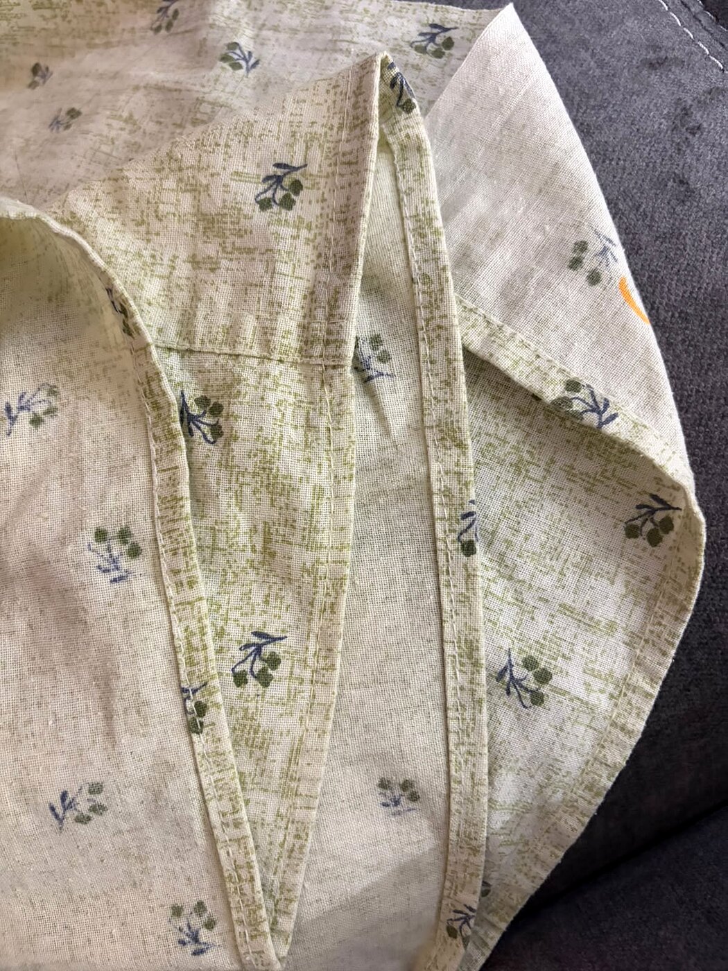 Close-up of Maytrika bedsheet folded luxury hem with reinforced double stitching and thick cotton edge finish